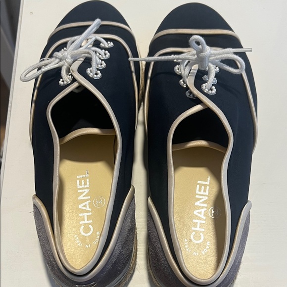 CHANEL Navy and White Lace-Up Sneakers - Picture 5 of 6